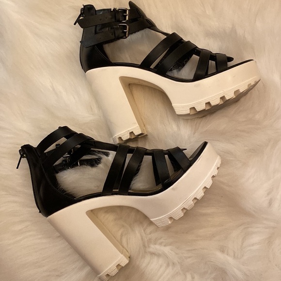 Black Platform Sandal Pumps - Picture 7 of 9